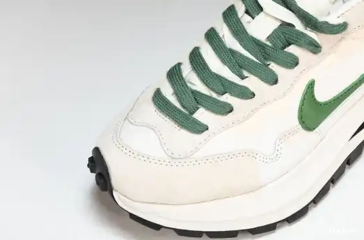 Nike White Green sacai Vaporwaffle DD1875-102 0521